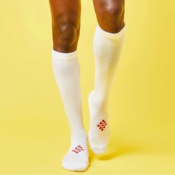 TrueEnergy Over-The-Calf Infrared Technology Compression Socks 4 Pair L/XL White - Picture 2 of 8